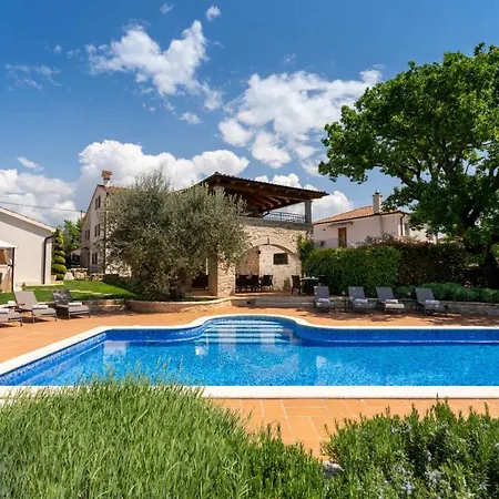 Holiday home Pilato *