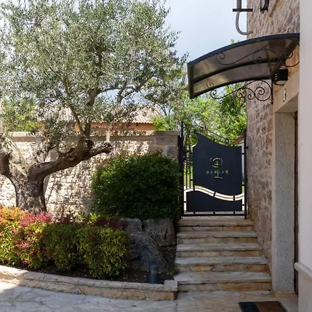 Holiday home Pilato